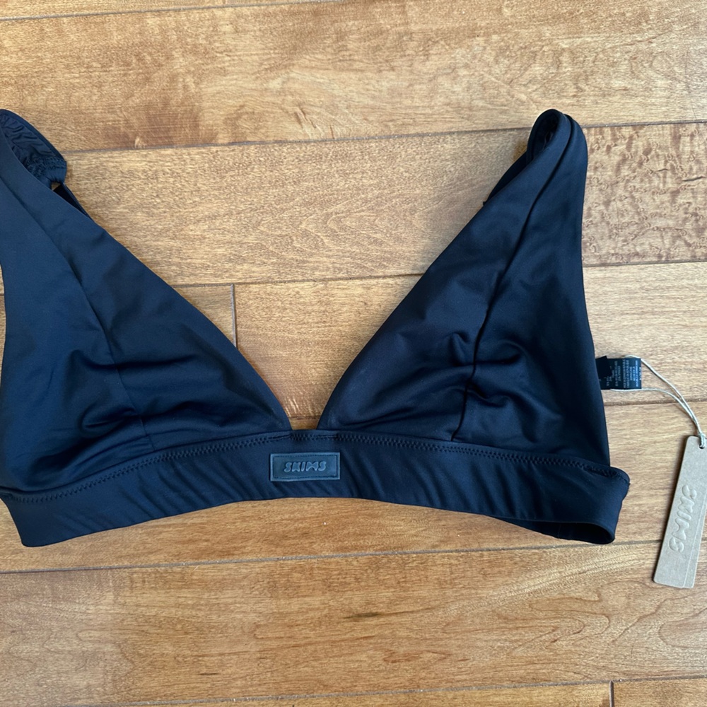 Skims bikini top
